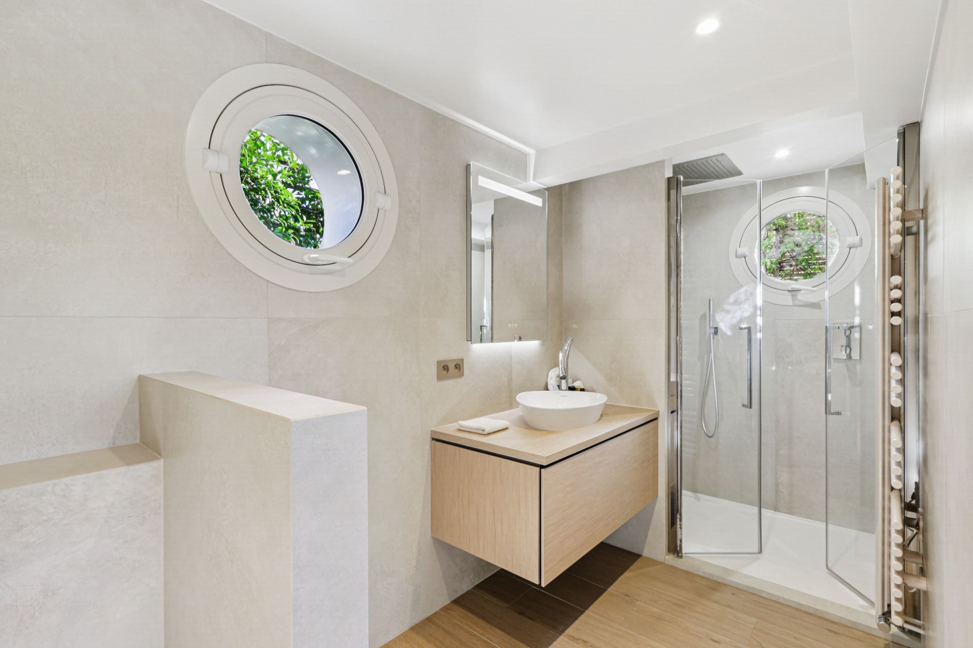 luxury house 11 Rooms for sale on PARIS (75020)