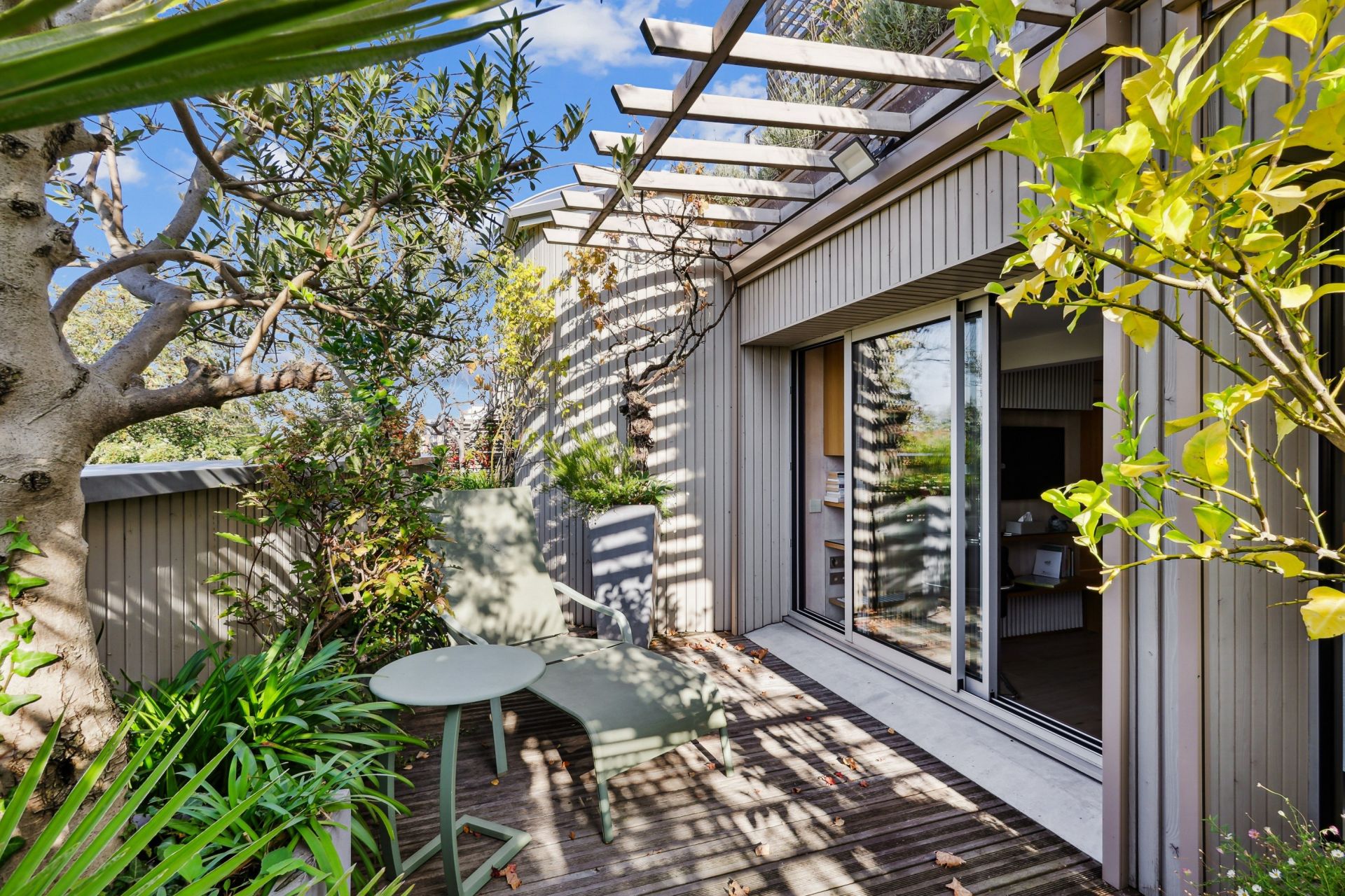 luxury house 11 Rooms for sale on PARIS (75020)