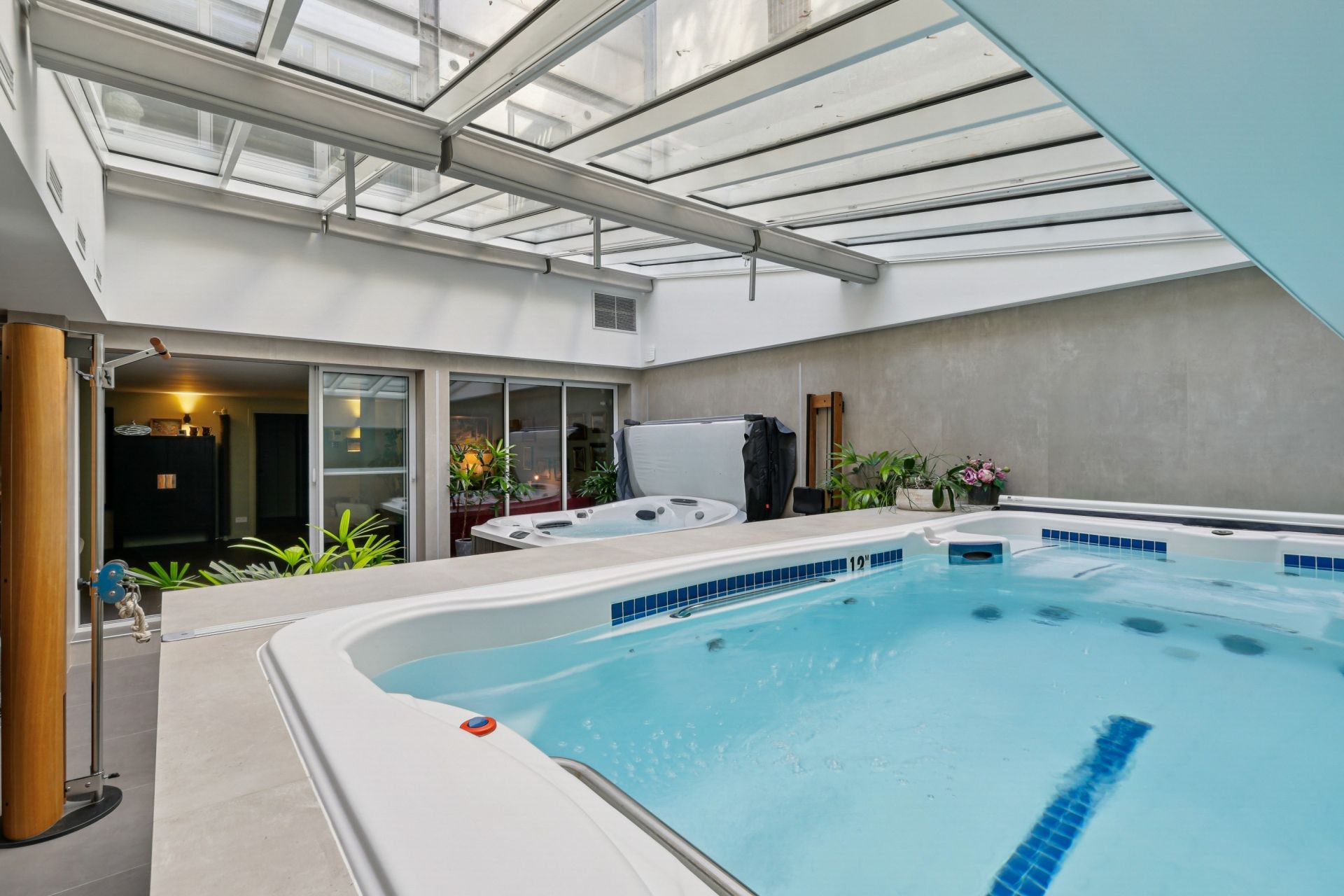 luxury house 11 Rooms for sale on PARIS (75020)