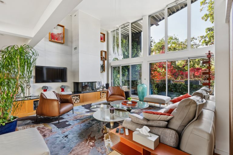 luxury house 11 Rooms for sale on PARIS (75020)