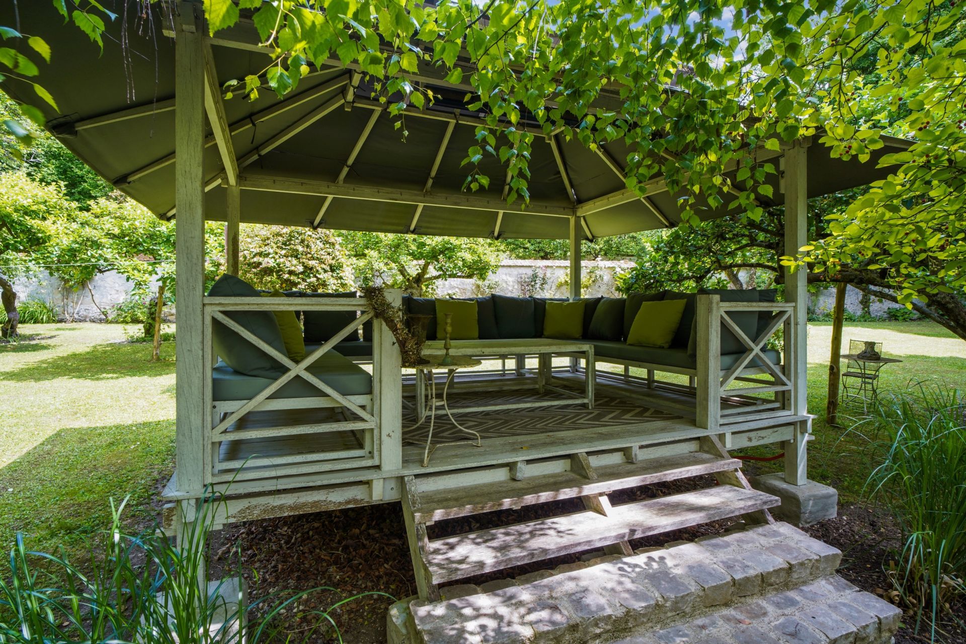 luxury house 8 Rooms for sale on VILLETTE (78930)