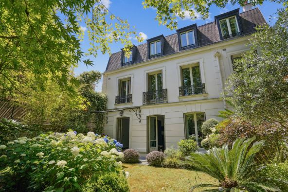 Sale Luxury house Neuilly-sur-Seine 10&nbsp;Rooms 300&nbsp;m²