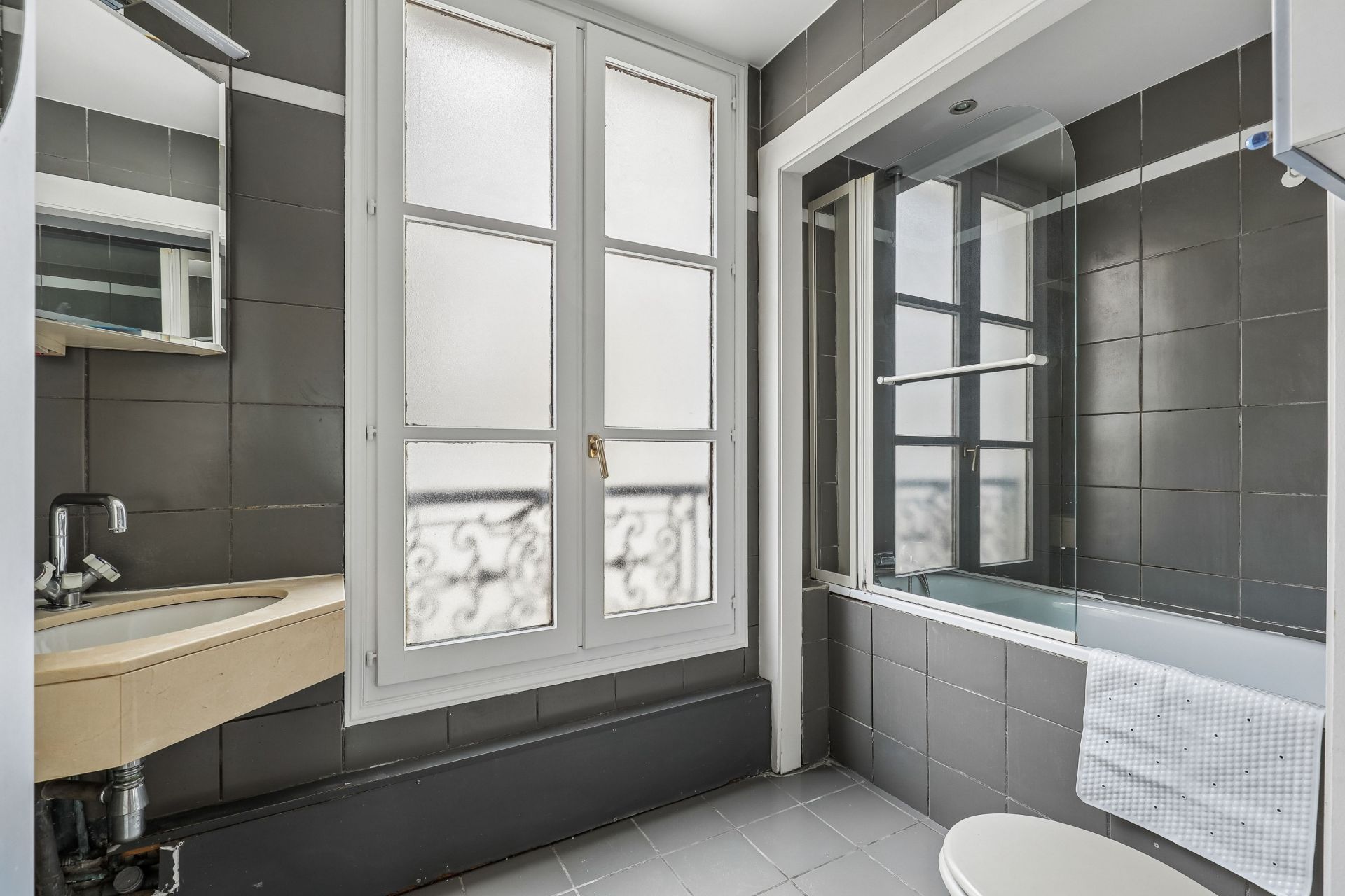 luxury apartment 4 Rooms for sale on PARIS (75017)