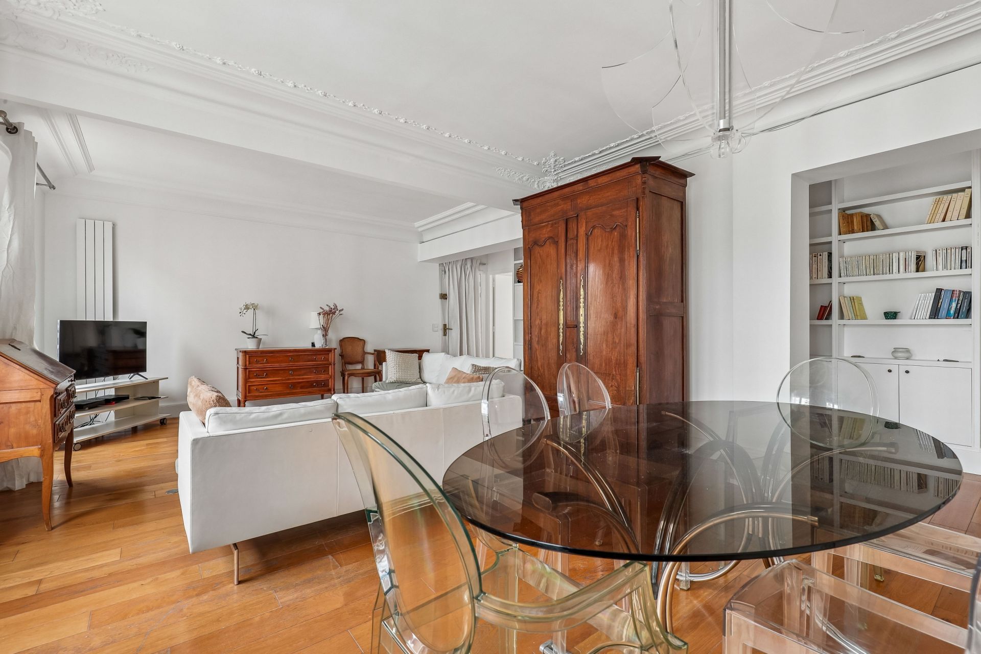 luxury apartment 4 Rooms for sale on PARIS (75017)