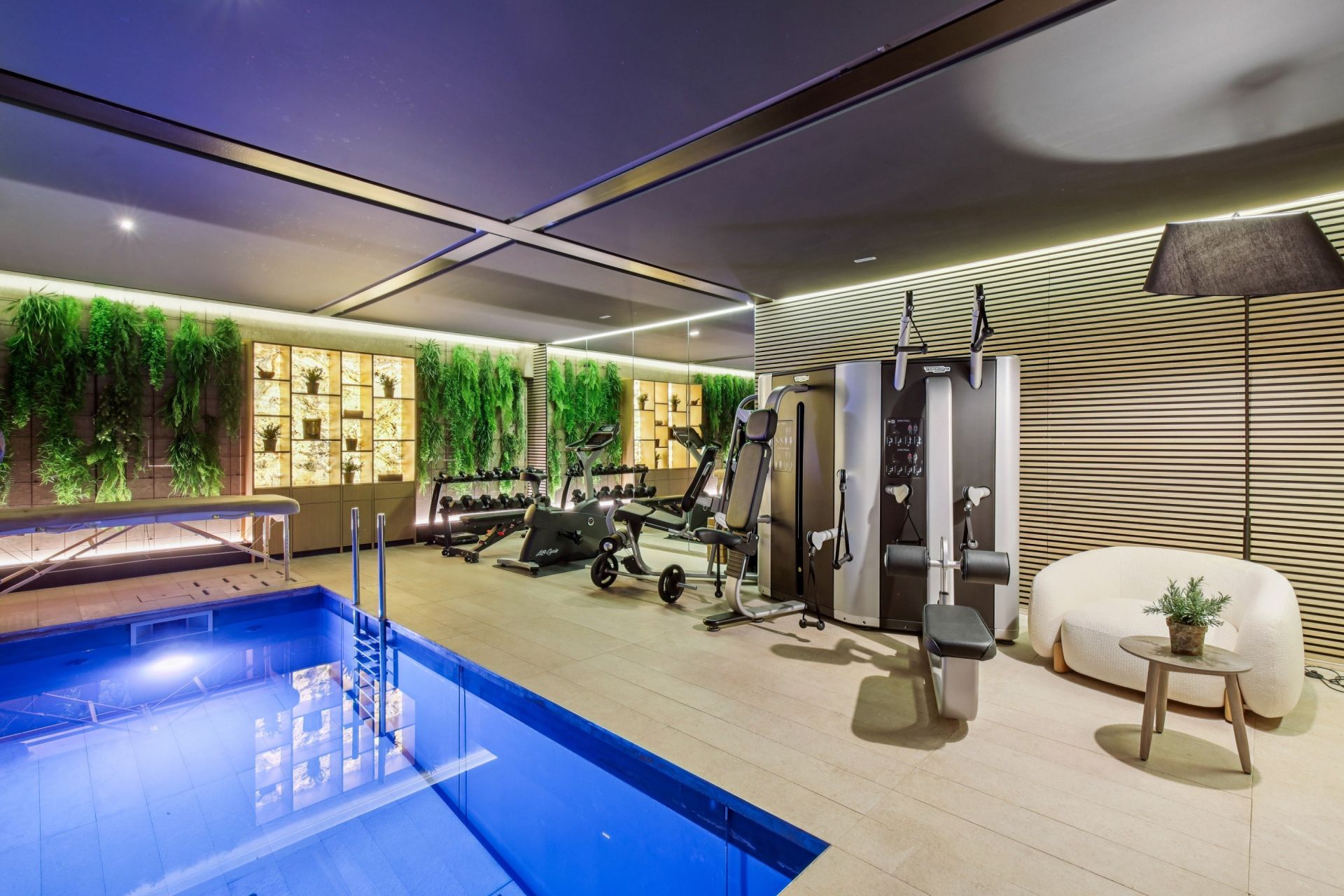 hôtel particulier 12 Pièces en vente sur PARIS (75116)