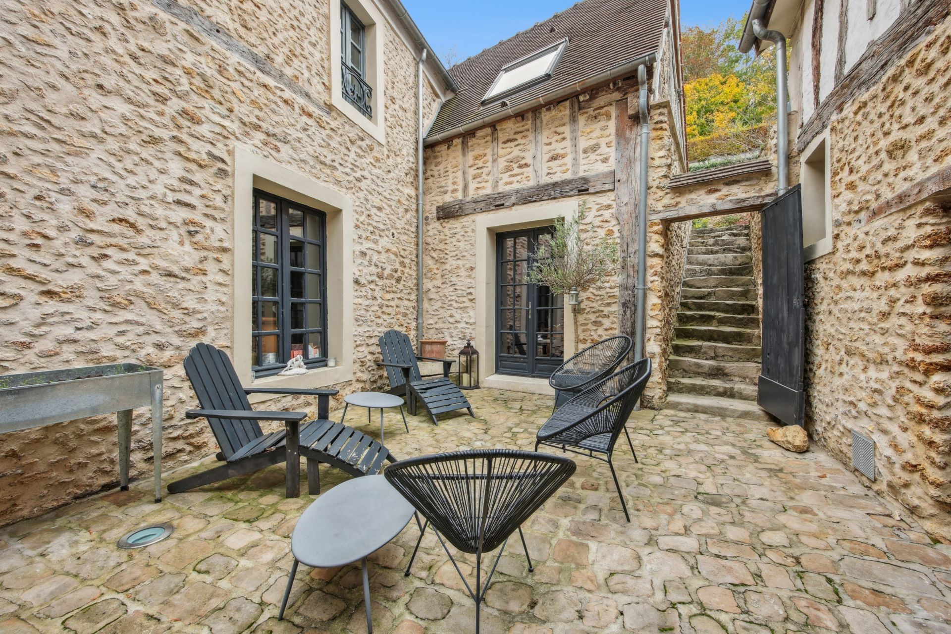 luxury house 9 Rooms for sale on MONTFORT L AMAURY (78490)