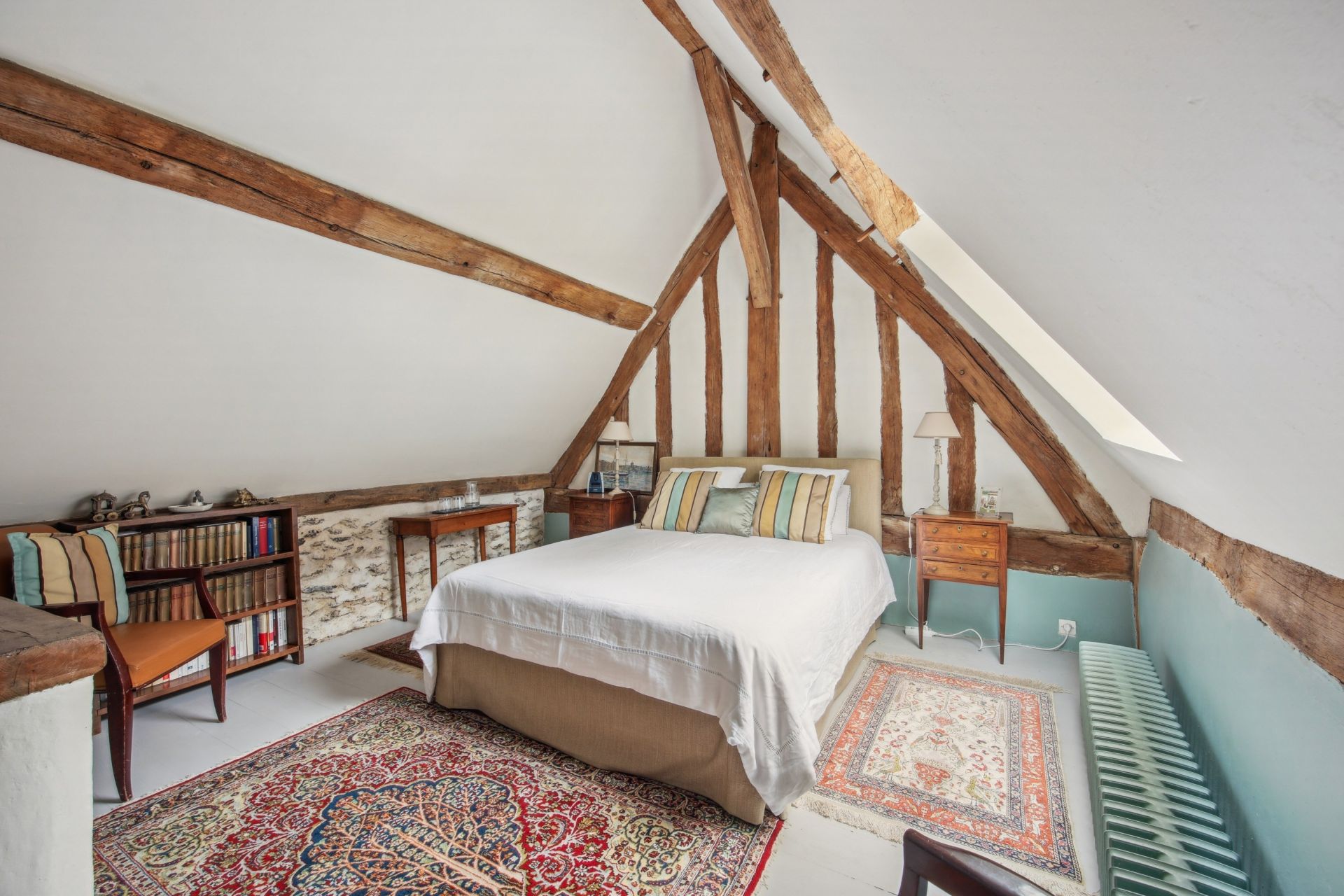 luxury house 9 Rooms for sale on MONTFORT L AMAURY (78490)