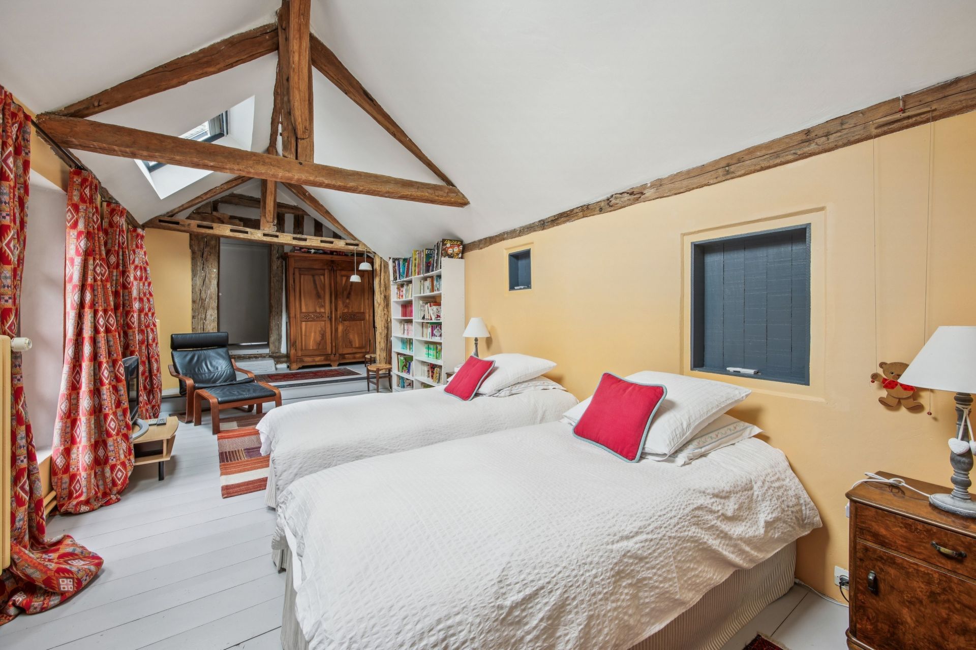 luxury house 9 Rooms for sale on MONTFORT L AMAURY (78490)