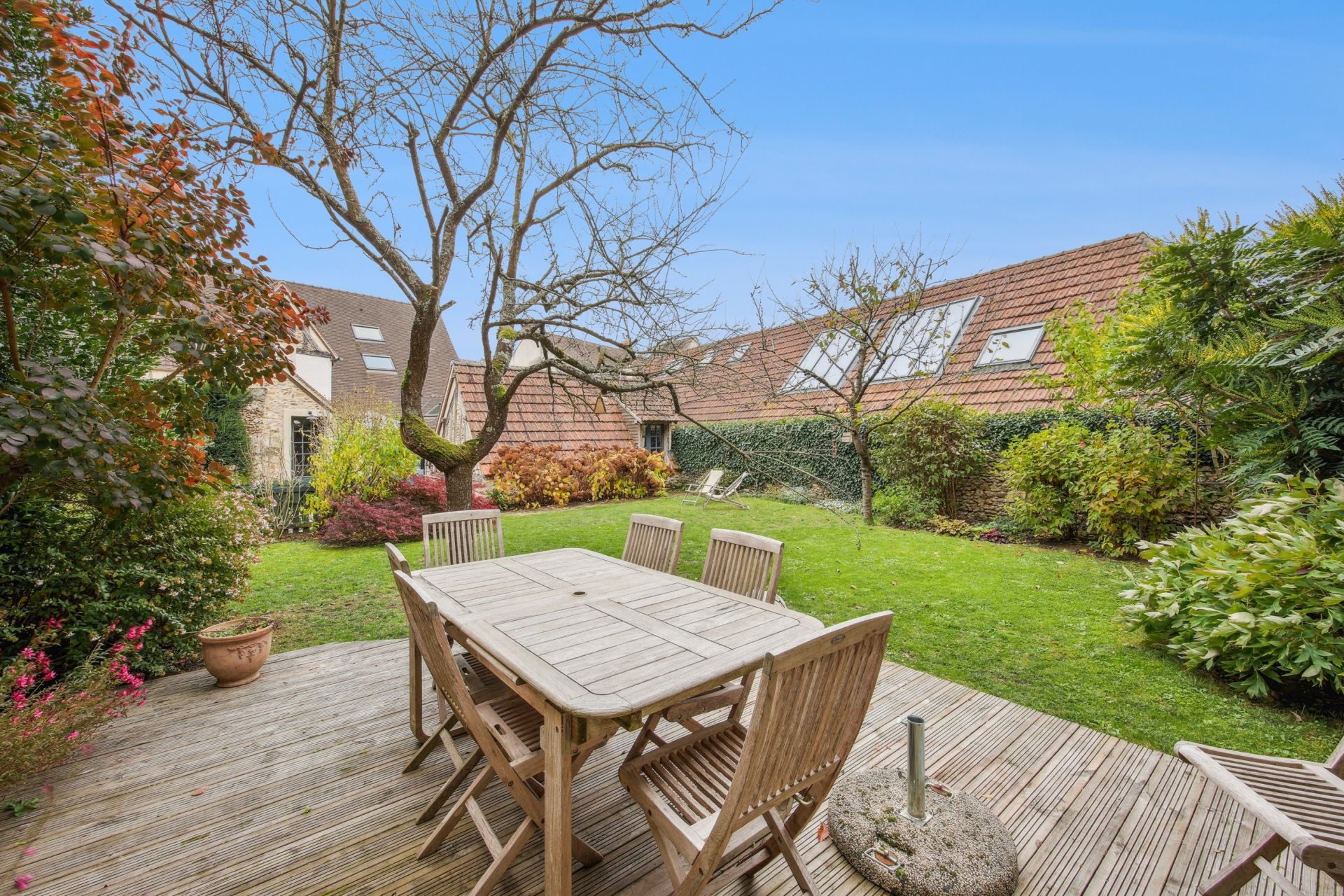 luxury house 9 Rooms for sale on MONTFORT L AMAURY (78490)