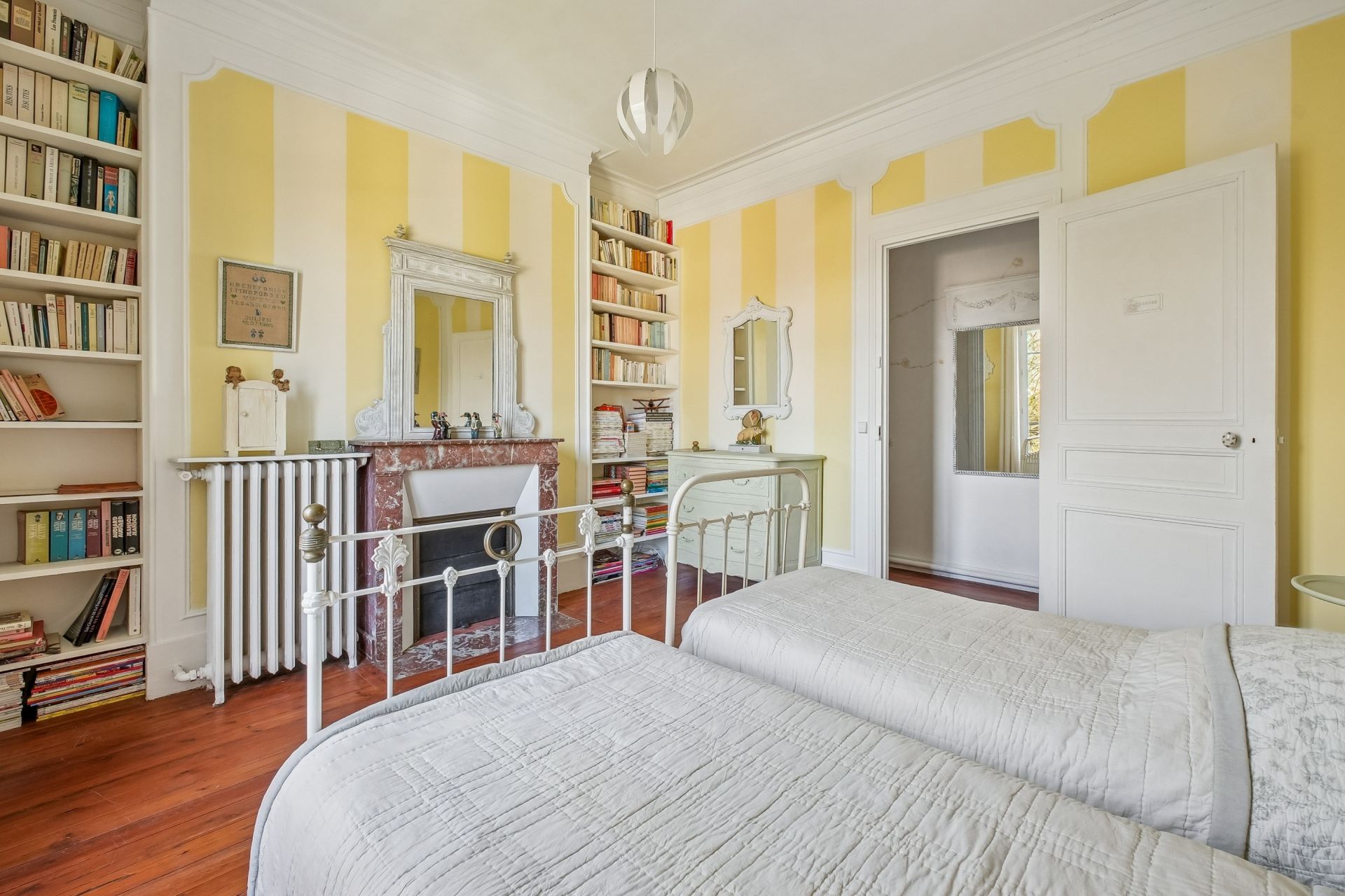 luxury house 10 Rooms for sale on MARLY LE ROI (78160)