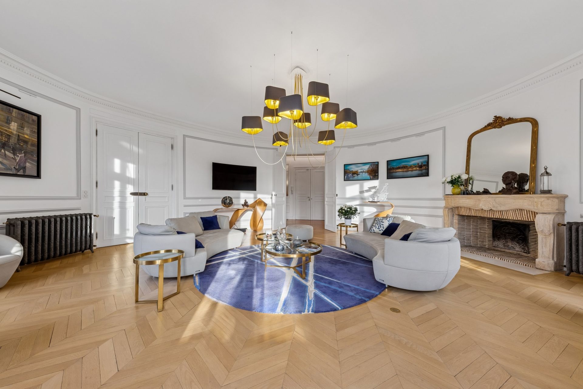 luxury apartment 7 Rooms for sale on PARIS (75116)