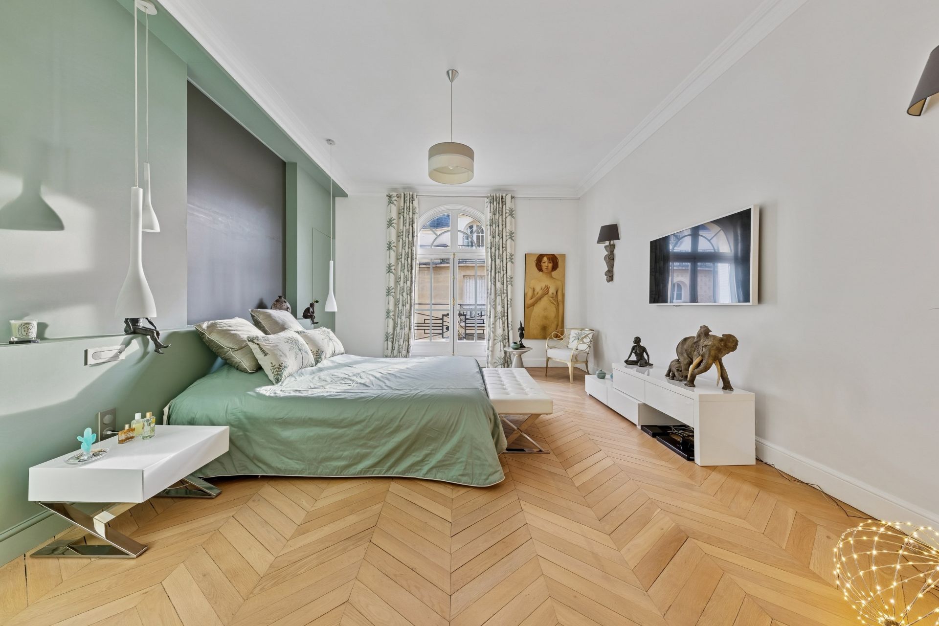 luxury apartment 7 Rooms for sale on PARIS (75116)