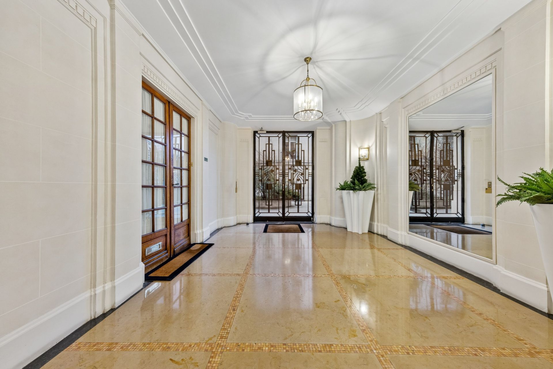 luxury apartment 7 Rooms for sale on PARIS (75116)