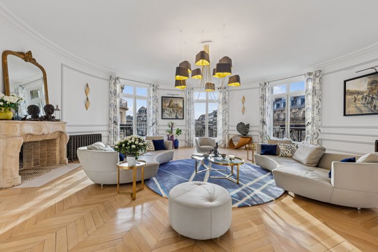 luxury apartment 7 Rooms for sale on PARIS (75116)