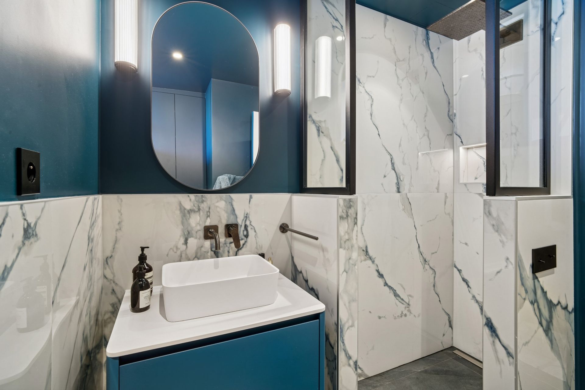 luxury apartment 6 Rooms for sale on PARIS (75016)