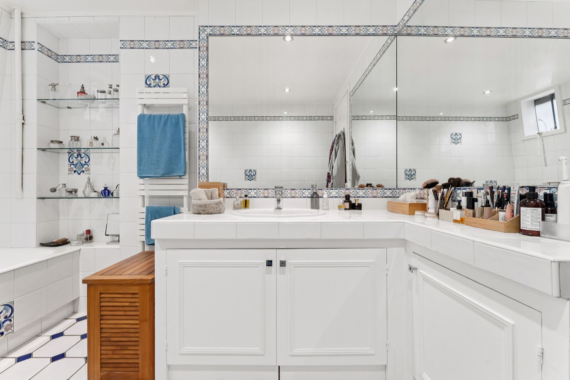 luxury apartment 6 Rooms for sale on NEUILLY SUR SEINE (92200)