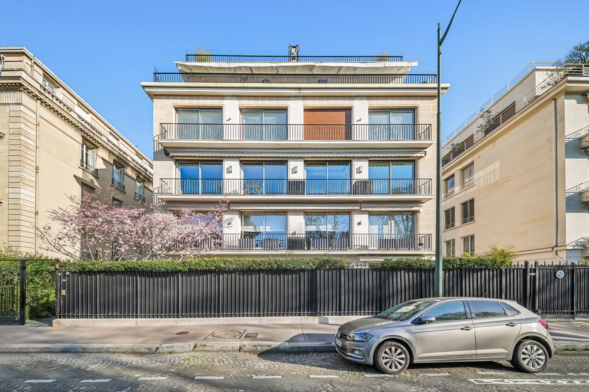 luxury apartment 7 Rooms for sale on PARIS (75016)