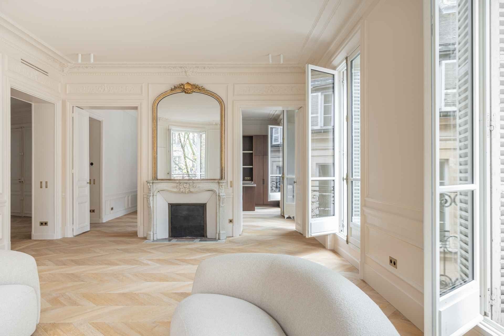luxury apartment 5 Rooms for sale on PARIS (75007)