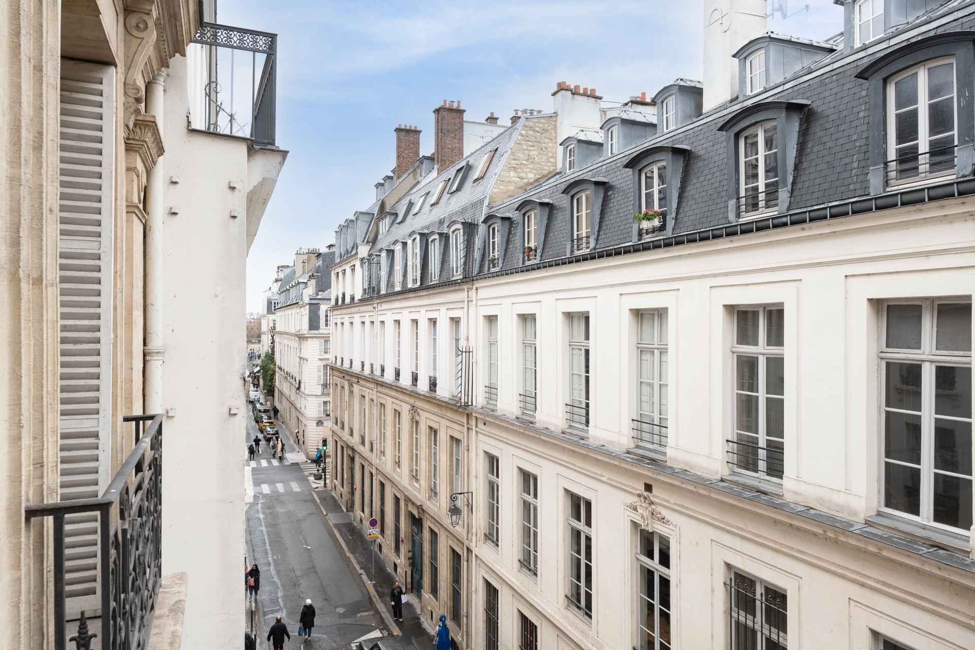 luxury apartment 5 Rooms for sale on PARIS (75007)
