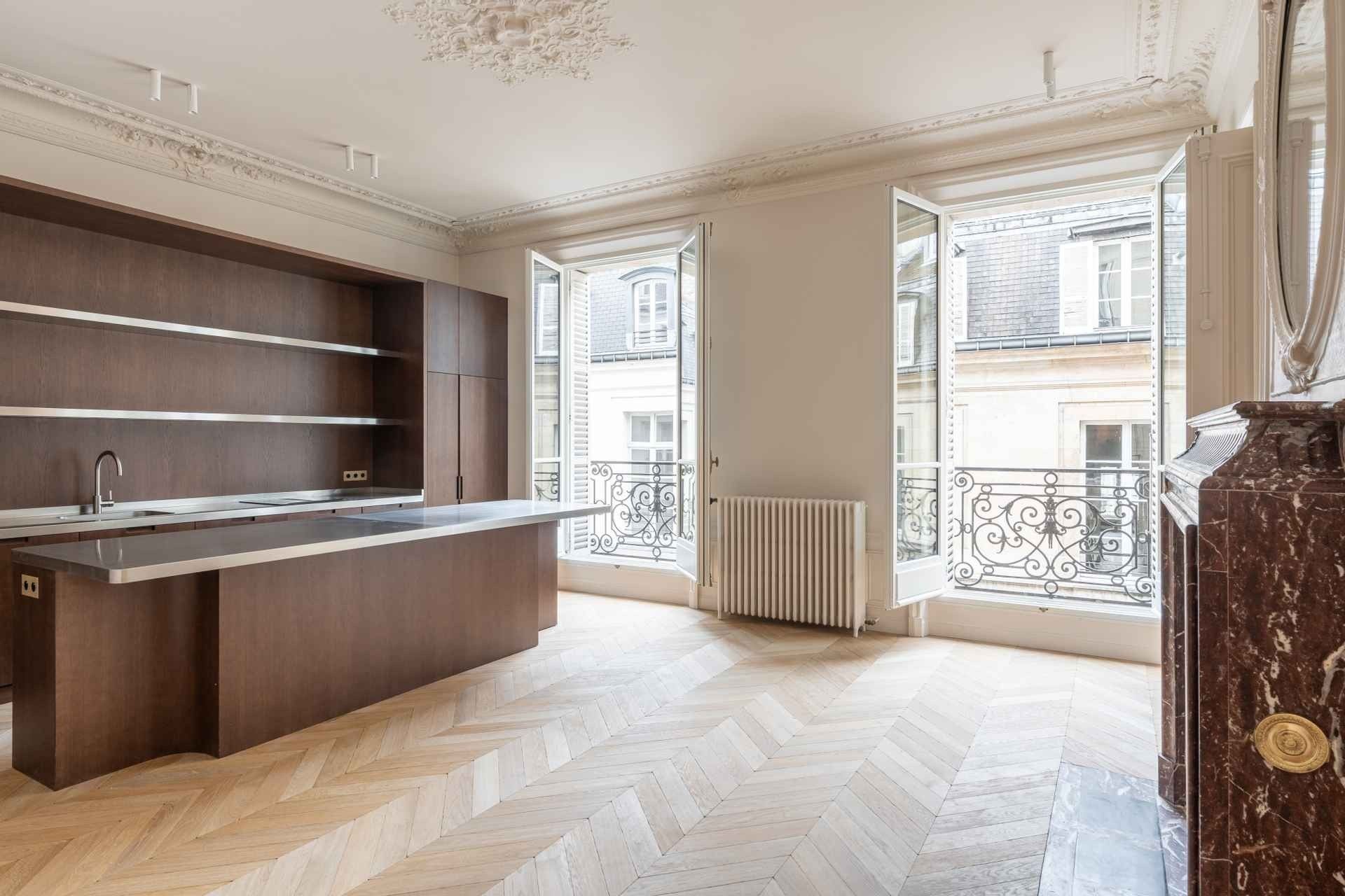 luxury apartment 5 Rooms for sale on PARIS (75007)