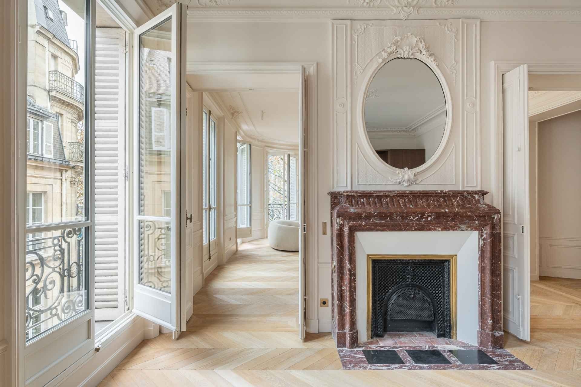 luxury apartment 5 Rooms for sale on PARIS (75007)