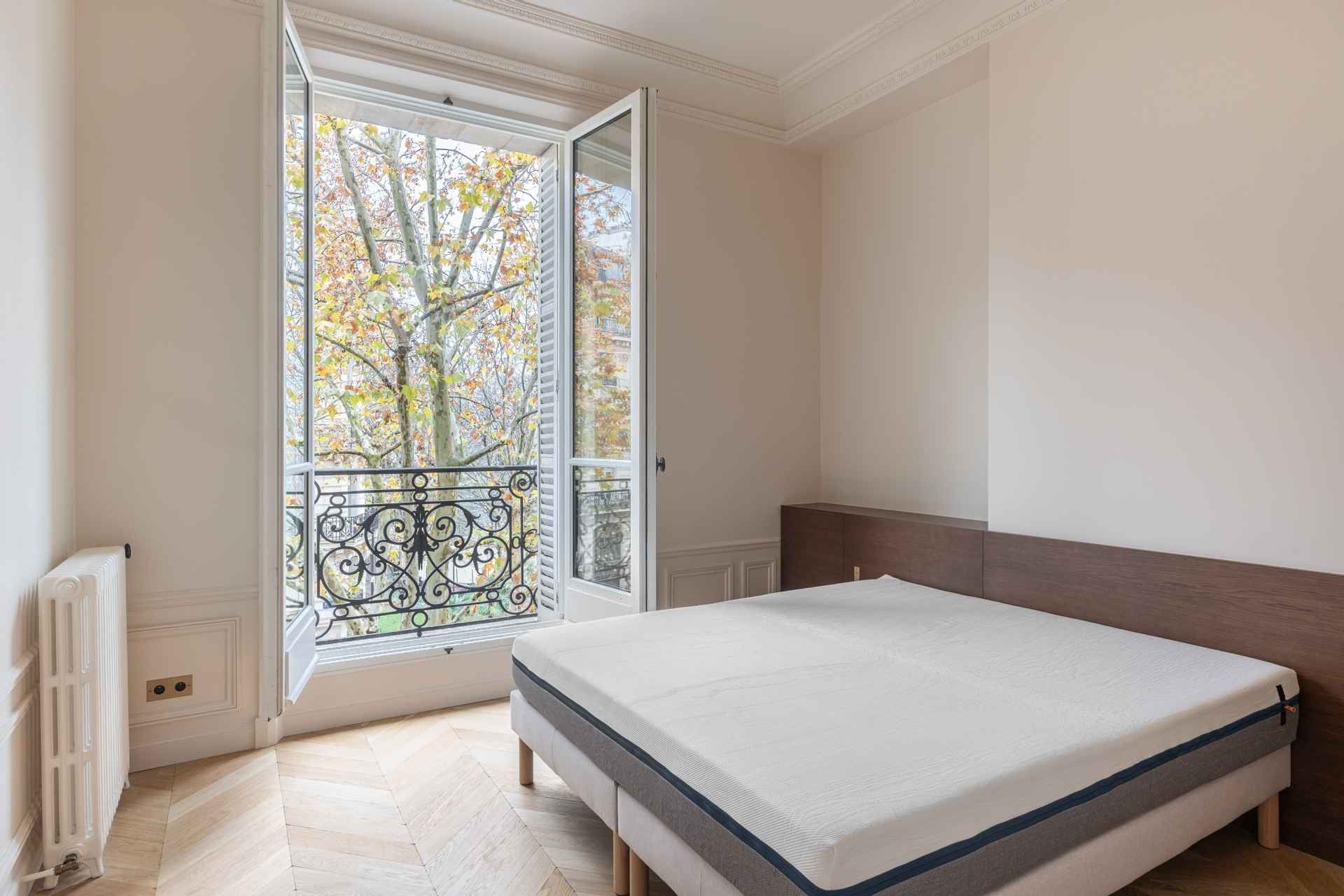 luxury apartment 5 Rooms for sale on PARIS (75007)
