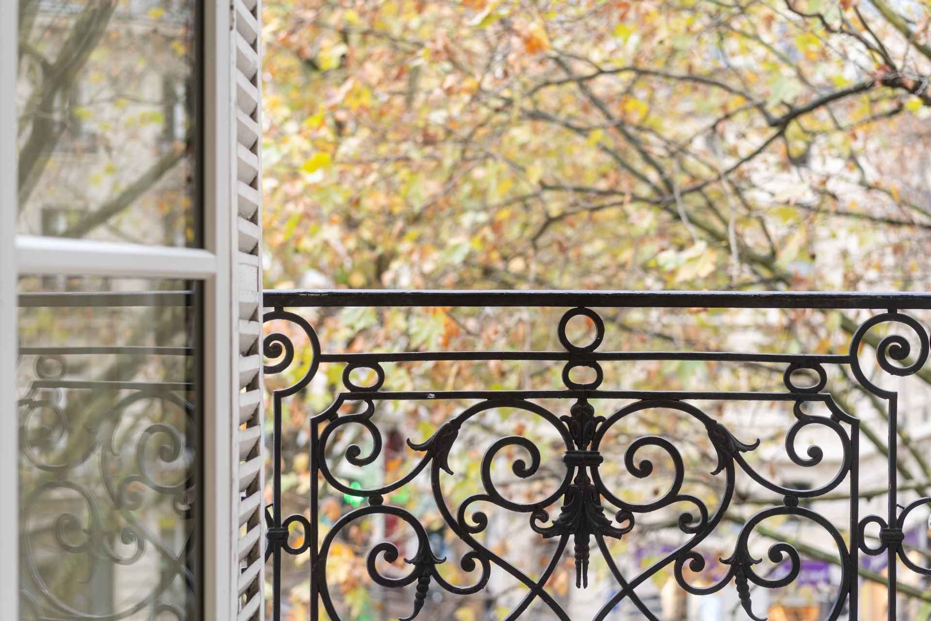 luxury apartment 5 Rooms for sale on PARIS (75007)