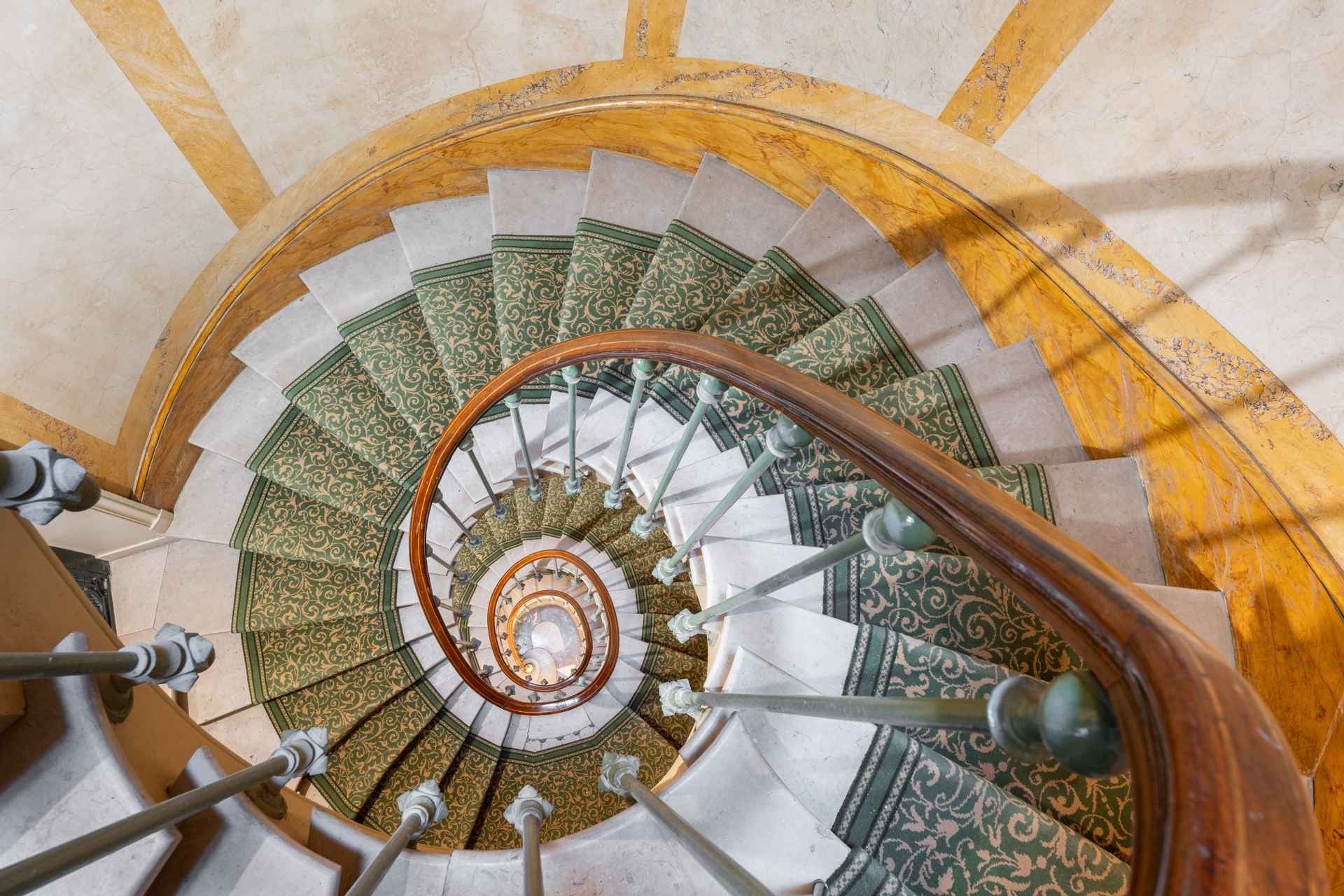 luxury apartment 5 Rooms for sale on PARIS (75007)