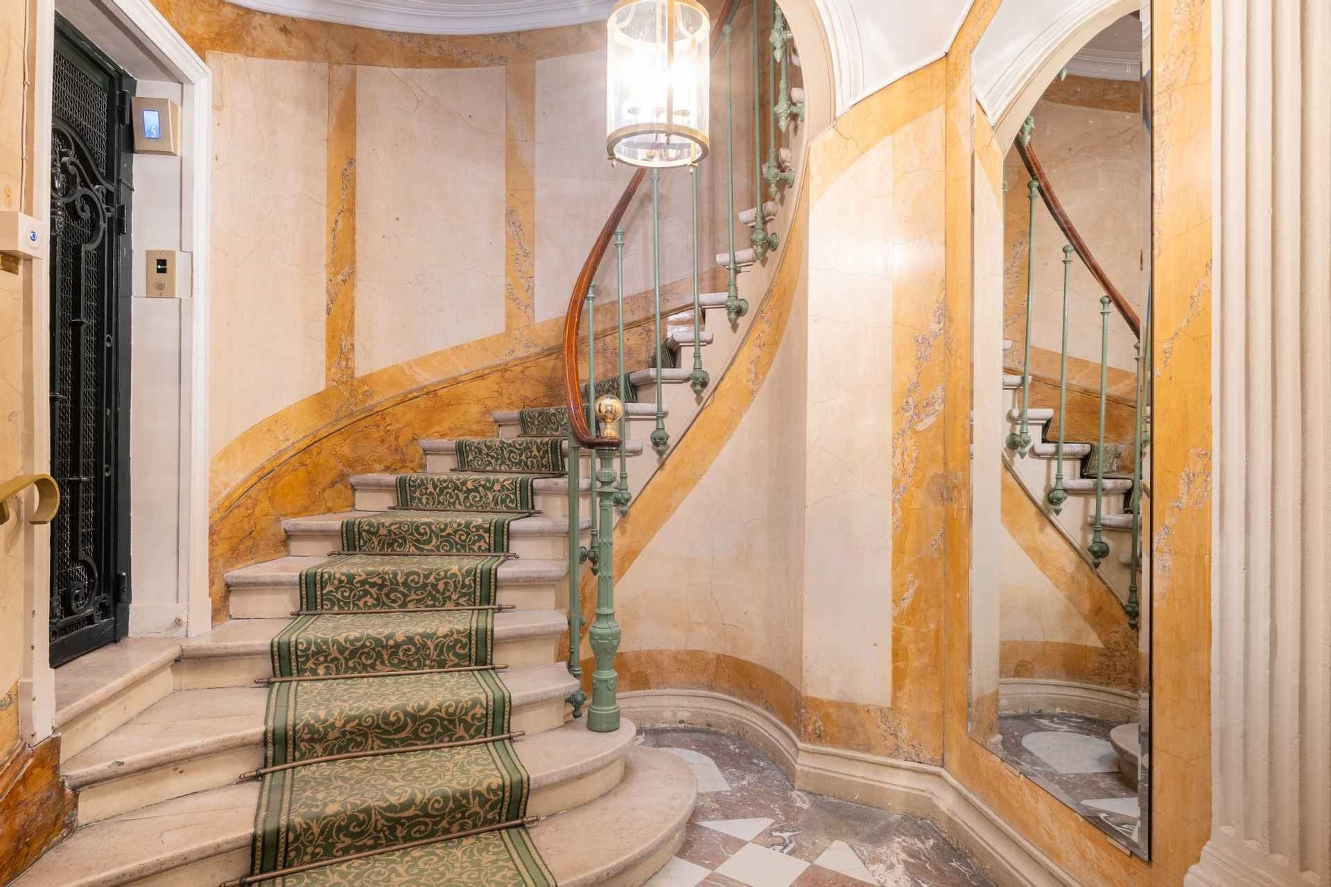 luxury apartment 5 Rooms for sale on PARIS (75007)