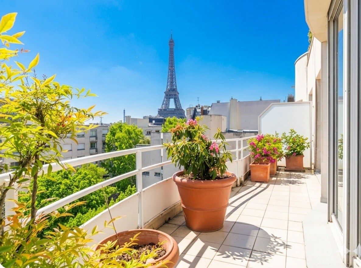 luxury apartment 5 Rooms for sale on NEUILLY SUR SEINE (92200)