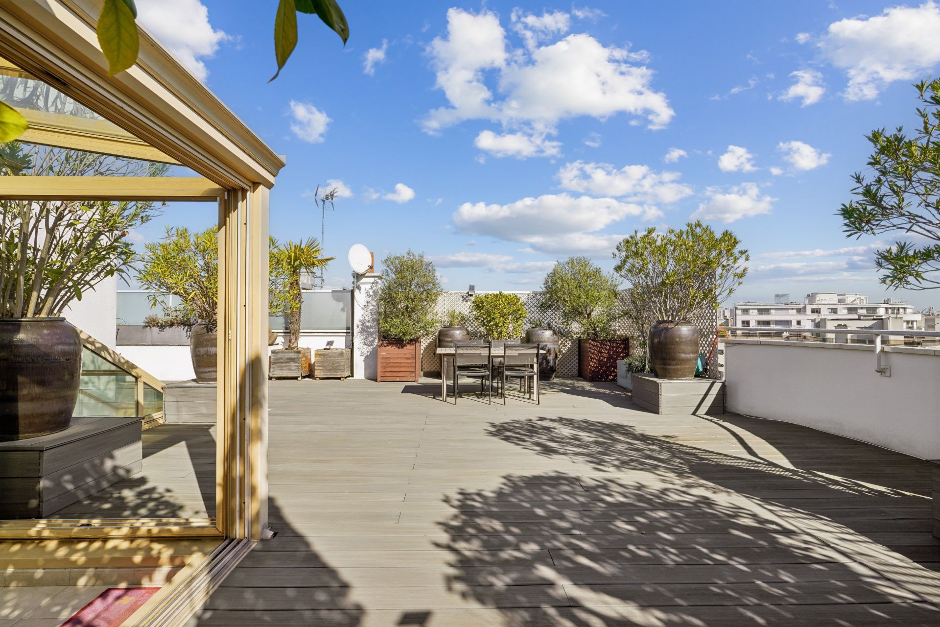 luxury apartment 5 Rooms for sale on NEUILLY SUR SEINE (92200)