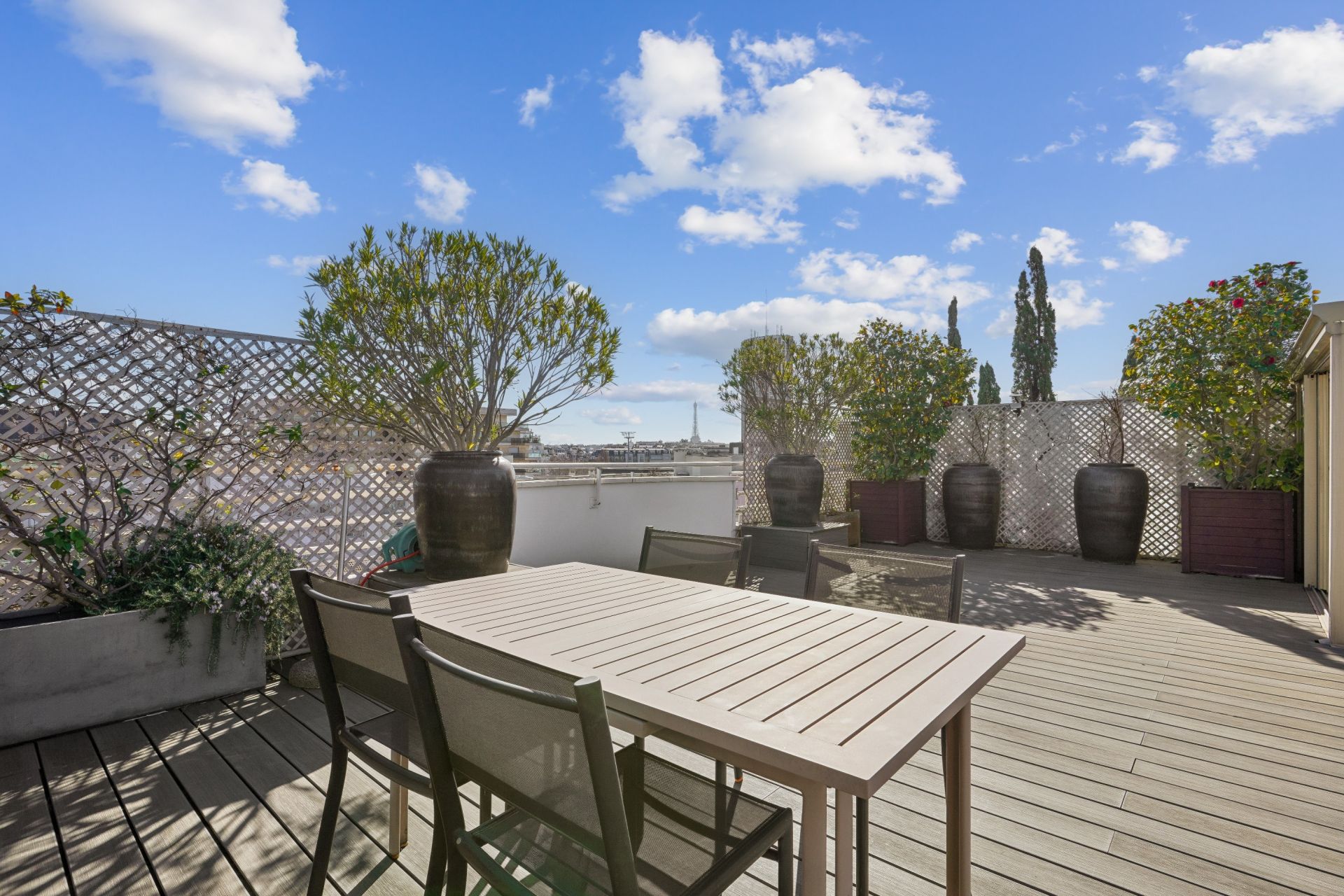 luxury apartment 5 Rooms for sale on NEUILLY SUR SEINE (92200)