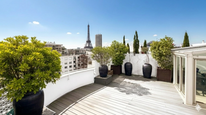 Sale Luxury apartment Neuilly-sur-Seine 5&nbsp;Rooms 167&nbsp;m²