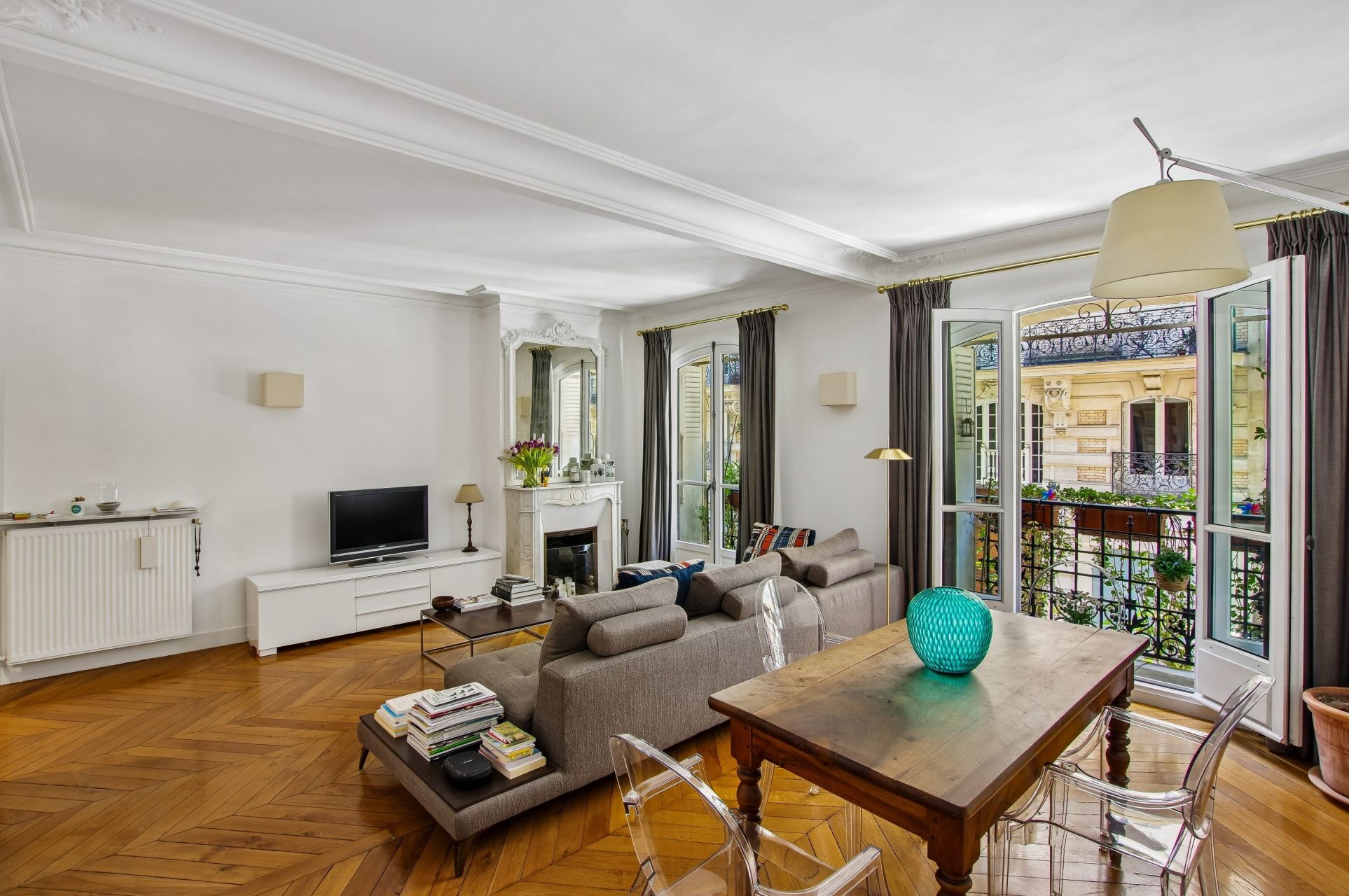 luxury apartment 4 Rooms for sale on PARIS (75018)