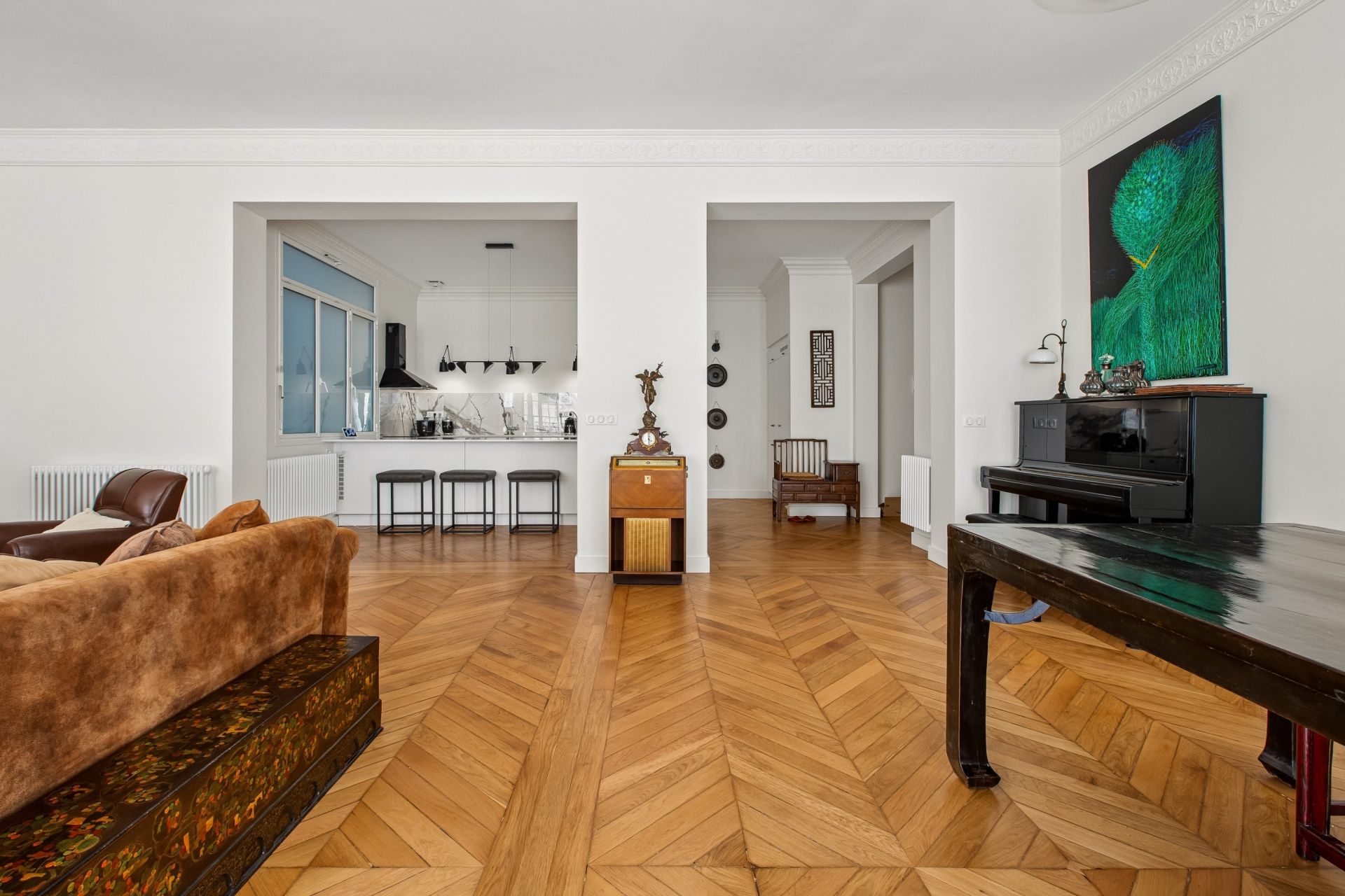 luxury apartment 4 Rooms for sale on PARIS (75116)