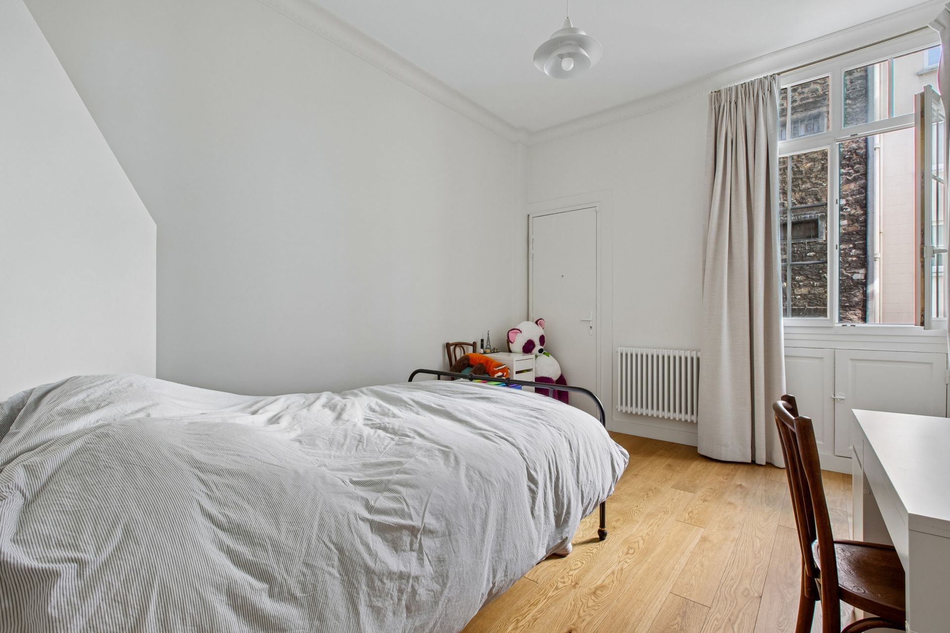 luxury apartment 4 Rooms for sale on PARIS (75116)