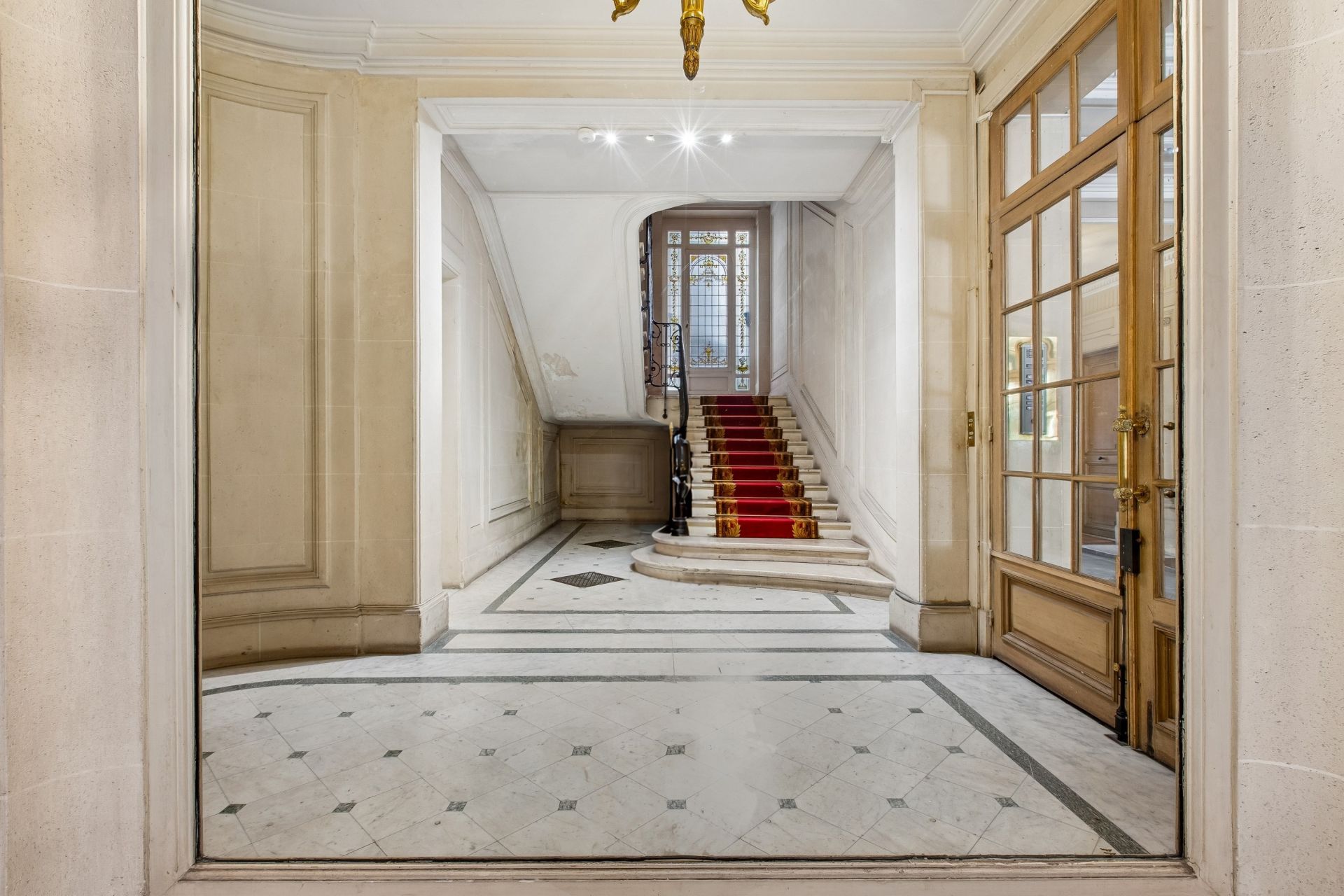luxury apartment 4 Rooms for sale on PARIS (75116)