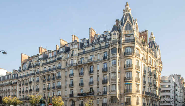luxury apartment 6 Rooms for sale on PARIS (75017)