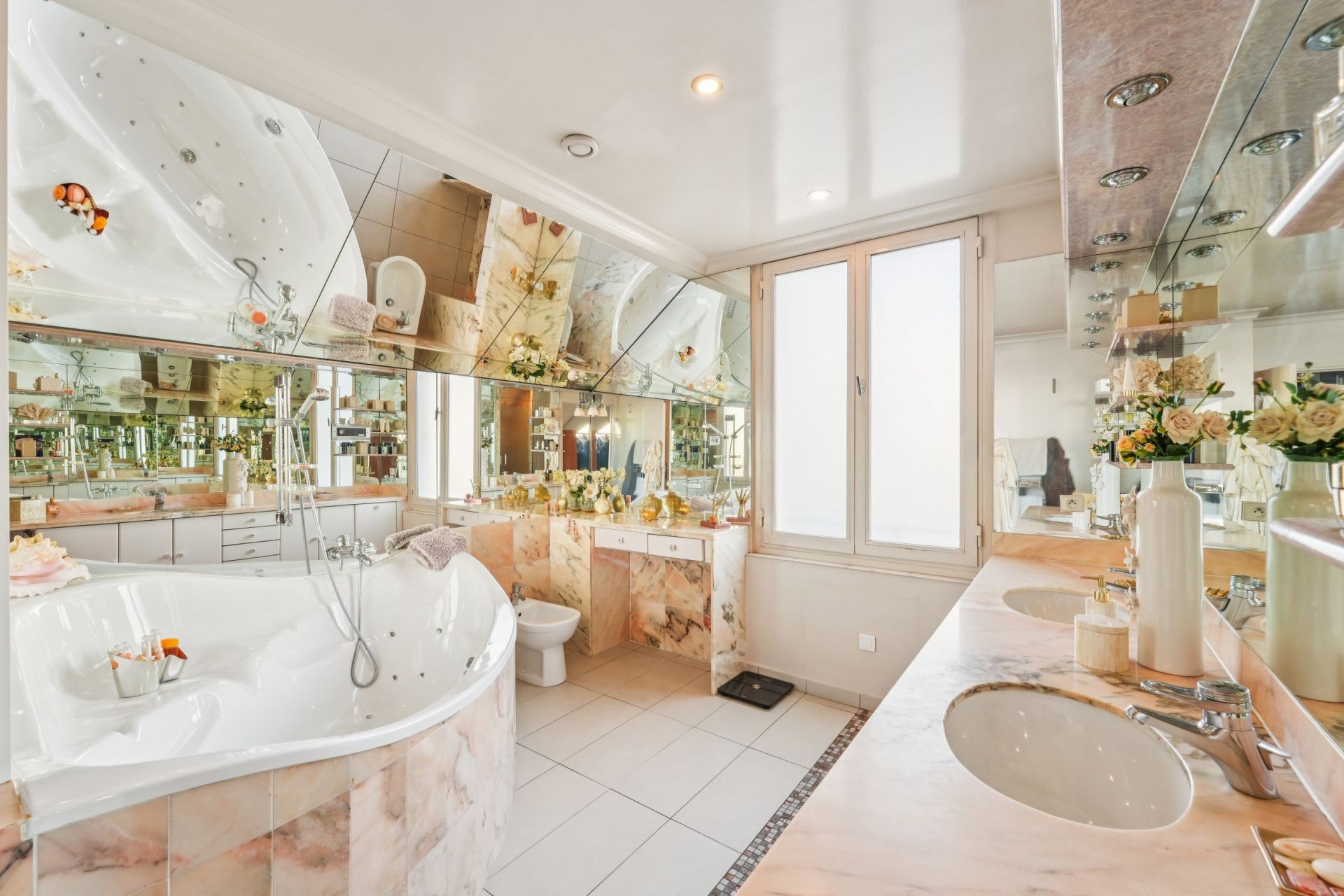 luxury house 10 Rooms for sale on NEUILLY SUR SEINE (92200)