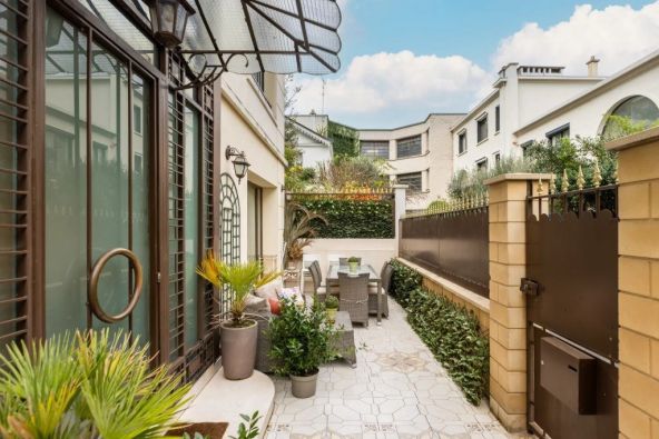 Vente Maison de luxe Neuilly-sur-Seine 10&nbsp;Pièces 411&nbsp;m²
