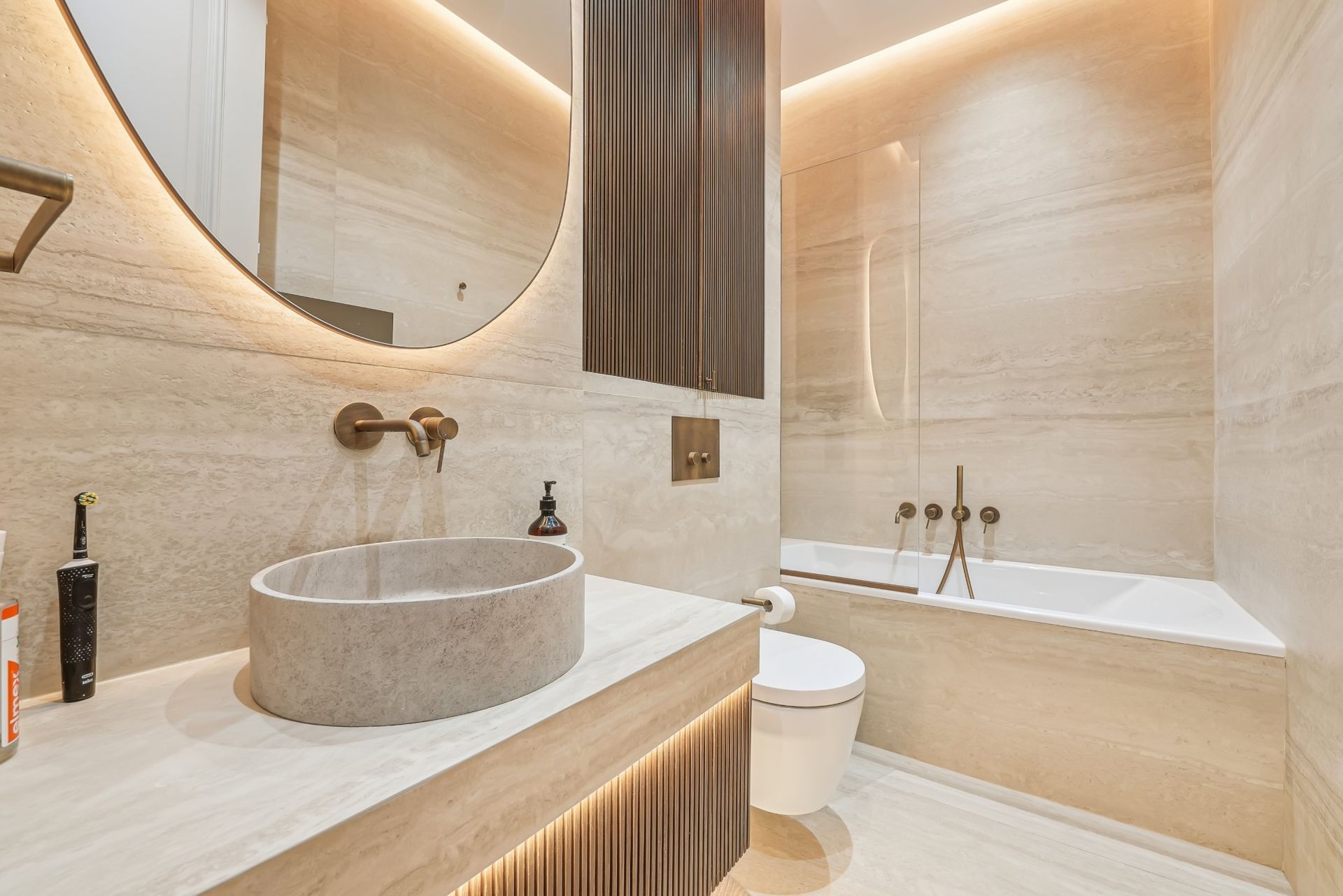 luxury apartment 6 Rooms for sale on PARIS (75016)