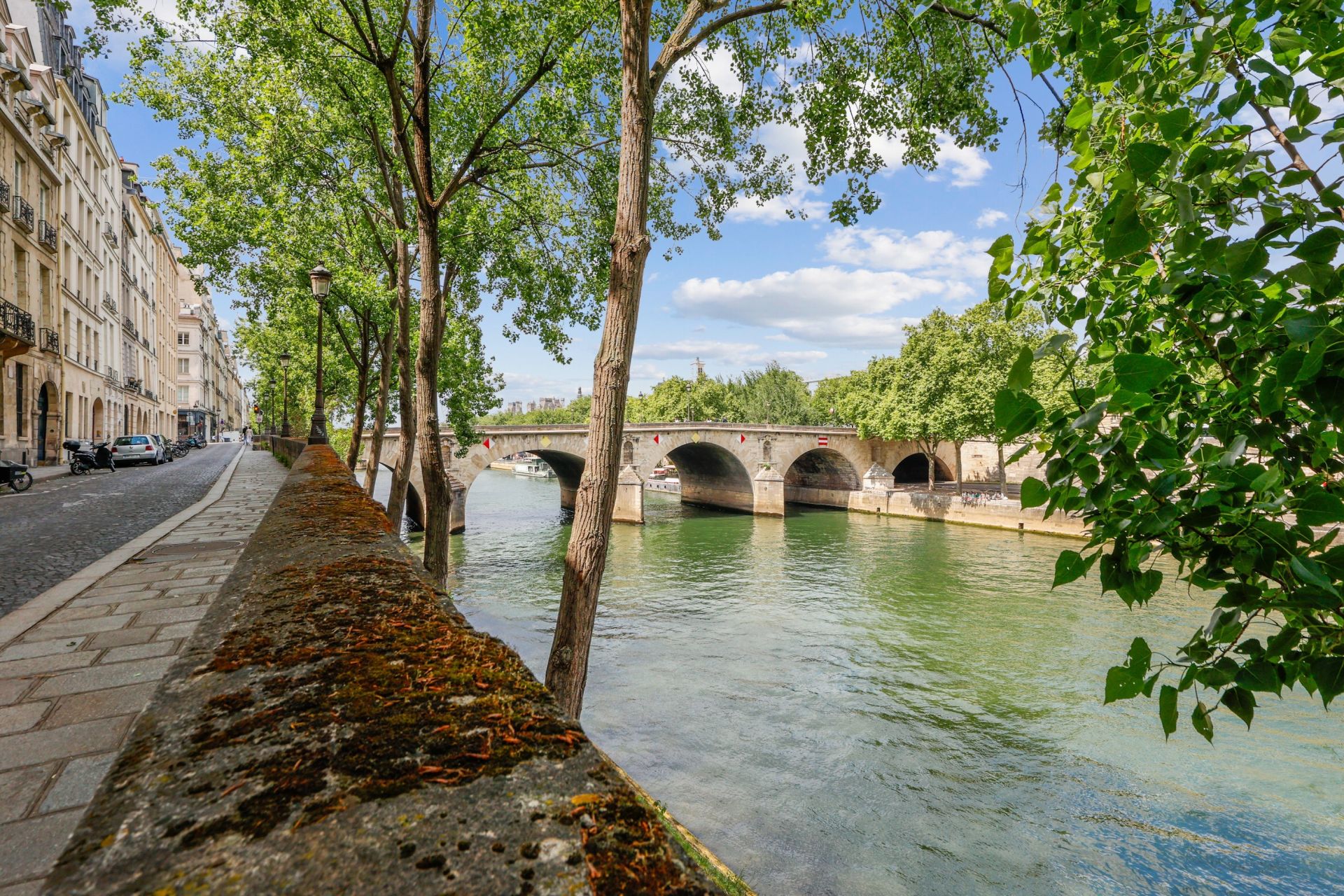 luxury apartment 5 Rooms for sale on PARIS (75004)