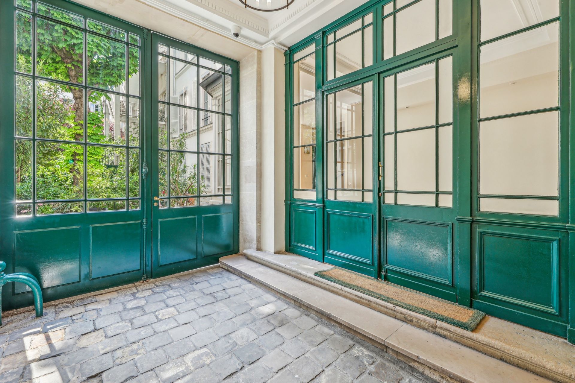 luxury apartment 5 Rooms for sale on PARIS (75004)