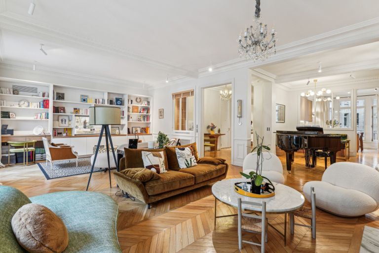 luxury apartment 7 Rooms for sale on PARIS (75016)