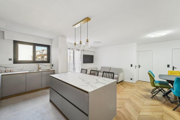 luxury apartment 4 Rooms for sale on PARIS (75017)