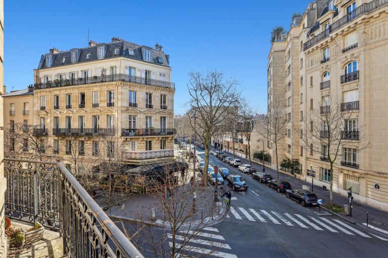 luxury apartment 9 Rooms for sale on PARIS (75016)