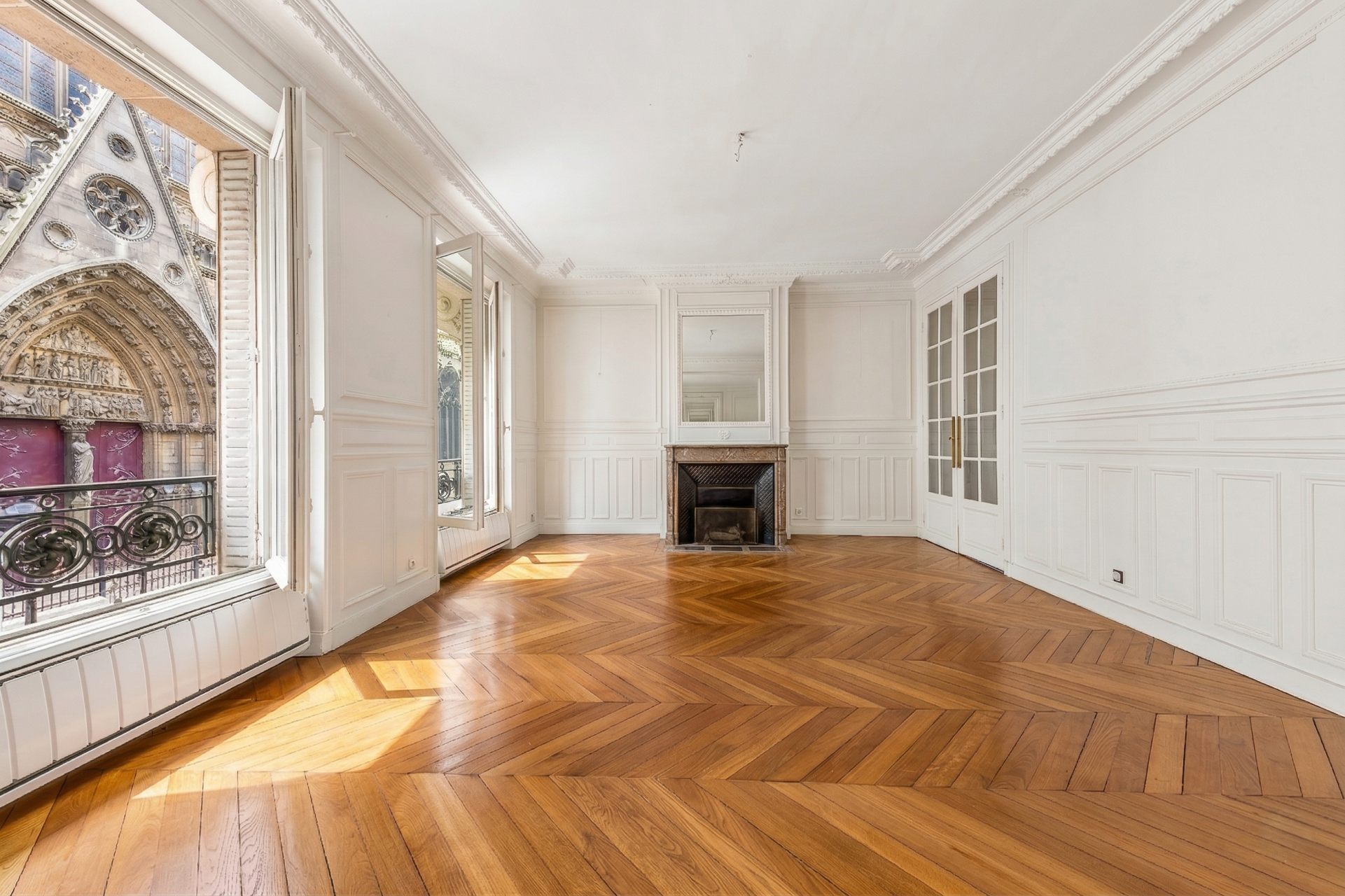luxury apartment 5 Rooms for sale on PARIS (75004)