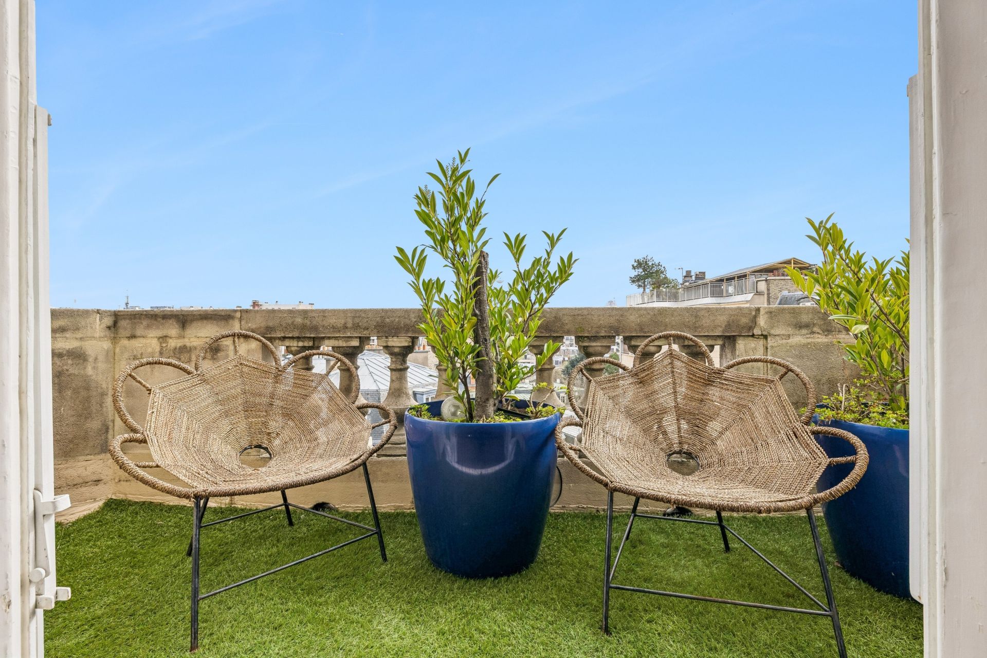 luxury apartment 8 Rooms for sale on PARIS (75016)