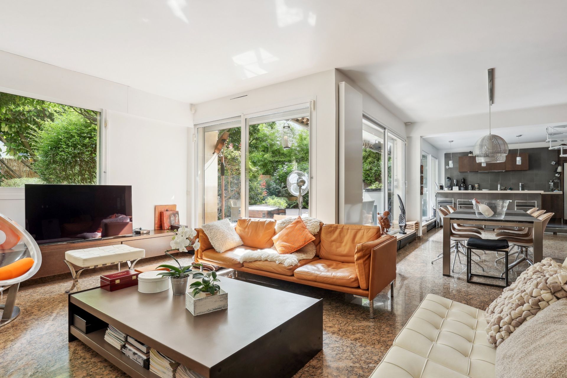 luxury apartment 8 Rooms for sale on NEUILLY SUR SEINE (92200)