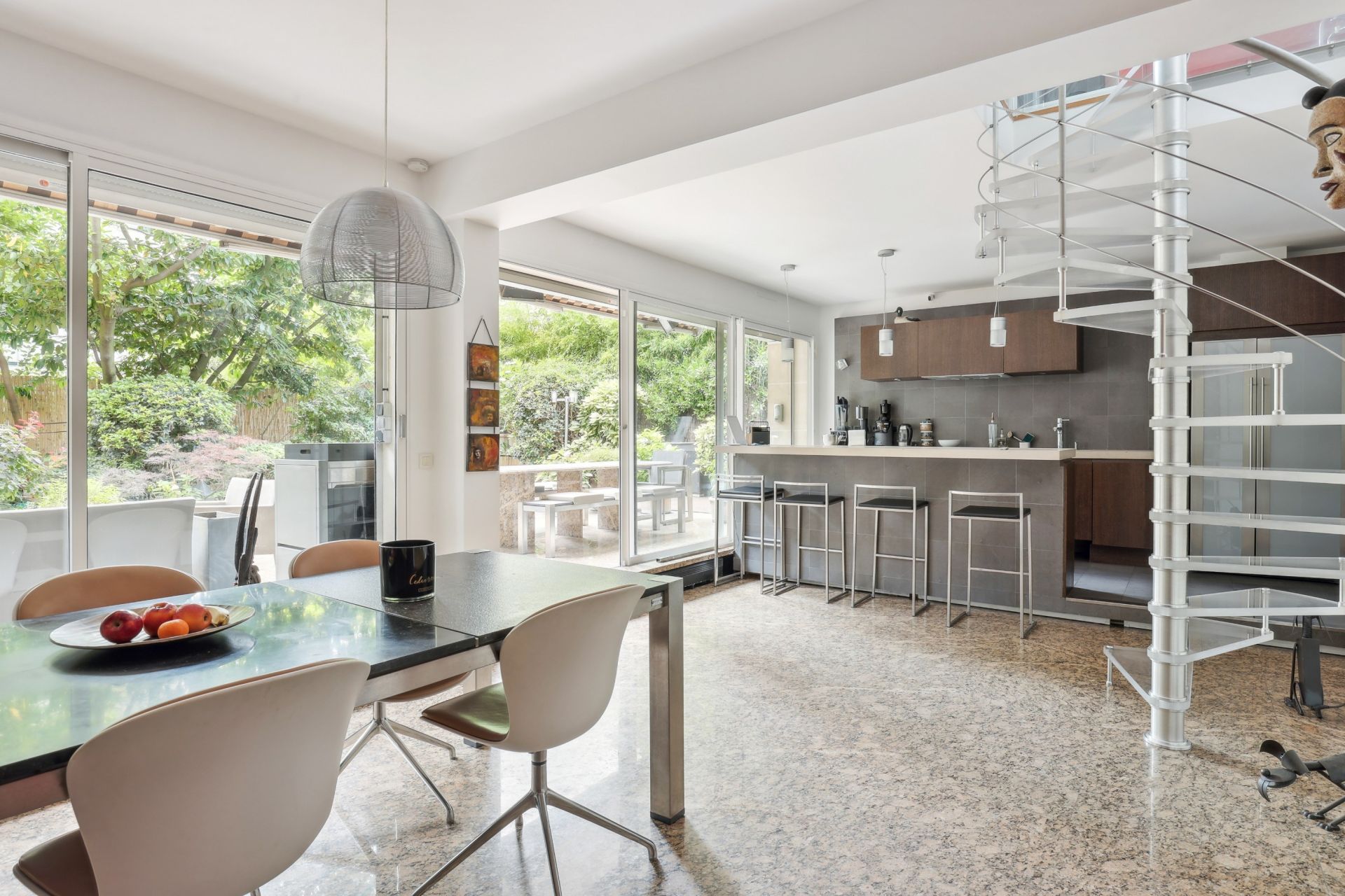 luxury apartment 8 Rooms for sale on NEUILLY SUR SEINE (92200)